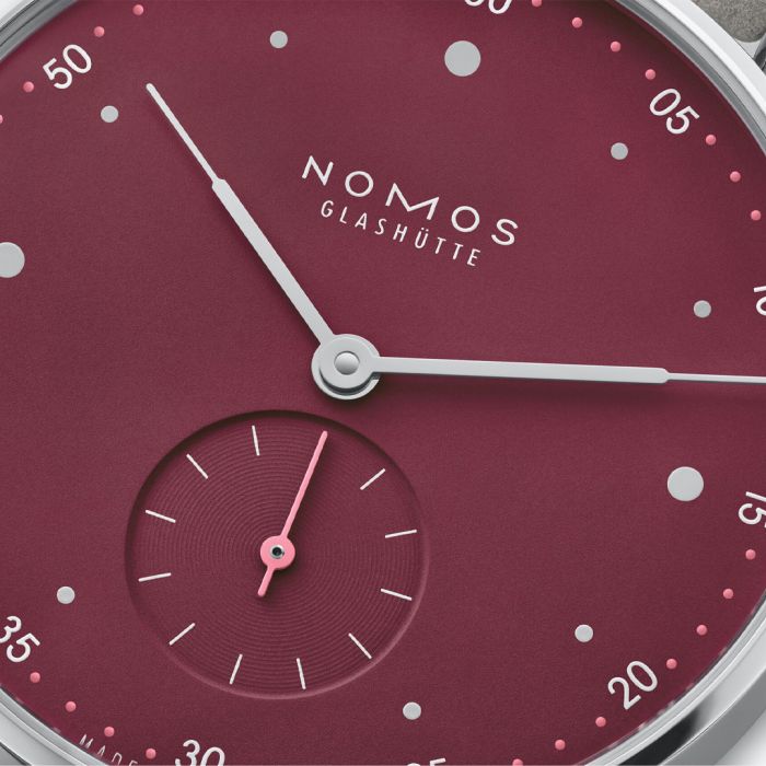 NOMOS  Metro 33 muted red, 1123